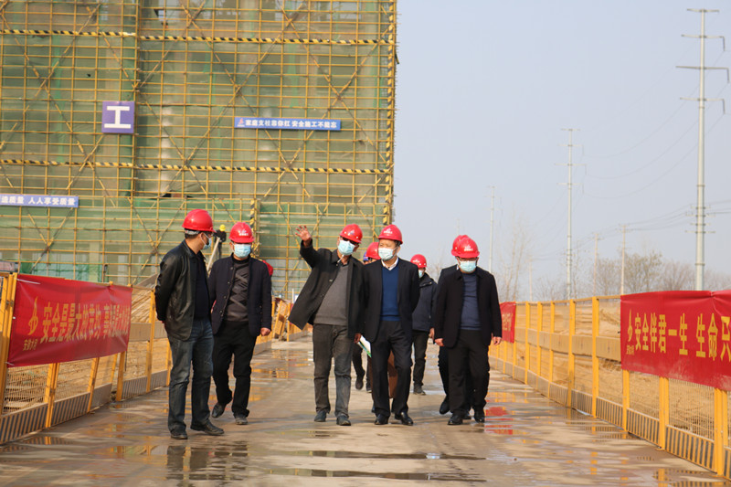 建工股份副總經(jīng)理、安建建材黨委書記、董事長張鍵赴蚌埠建材產(chǎn)業(yè)園項目調(diào)研指導照片.jpg
